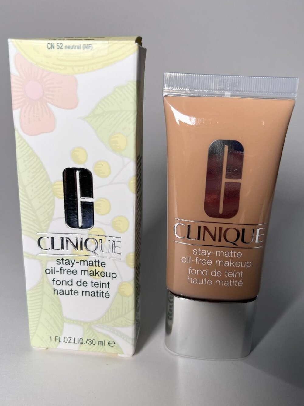 Clinique Stay Matte Oil Free Makeup 52 Neutral Full Regular Size 1 fl oz SEALED - Picture 1 of 5